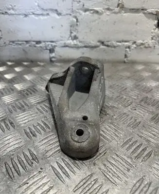 Land Rover Range Rover Sport L320 Engine mounting bracket 5R836037