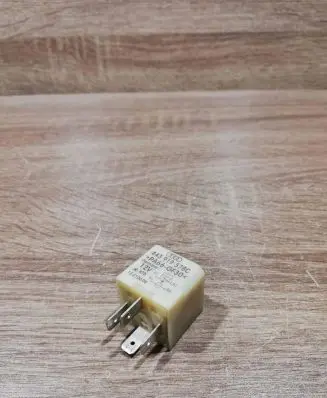 Volkswagen PASSAT B5 Other relay 443919578c 15210000