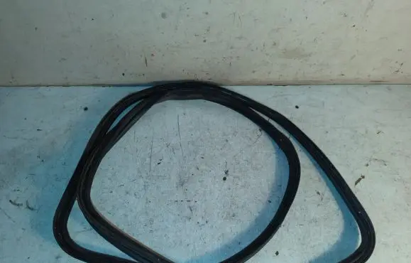 Mercedes-Benz C AMG W204 Trunk rubber seal (body) 