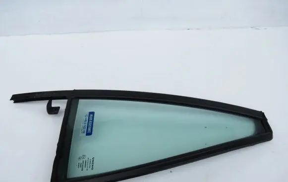 Volvo XC90 Rear door window glass