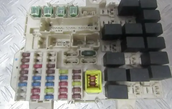 Mitsubishi Colt Fuse box set mn108319