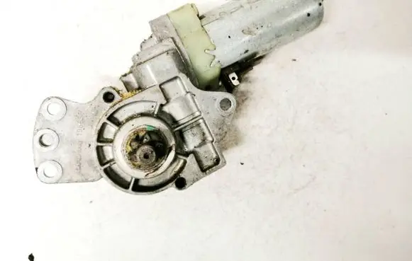 Volvo XC90 Seat adjustment motor 198387102 0130002525