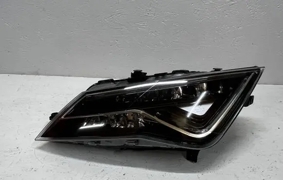Seat Leon (5F) Headlight/headlamp 5F1941773A