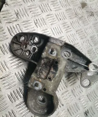Audi A4 S4 B7 8E 8H Engine mounting bracket 8e0199351