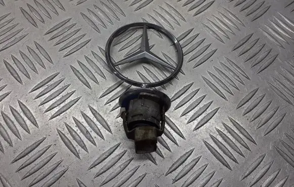 Mercedes-Benz C W202 Manufacturer badge logo/emblem 