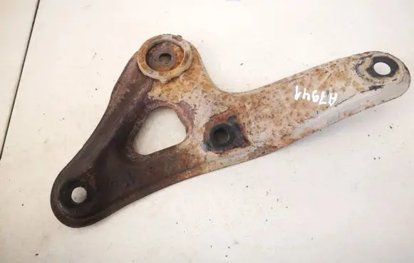Toyota Avensis T250 Engine mounting bracket
