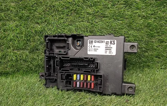 Opel Corsa D Power management control unit 13142241KS