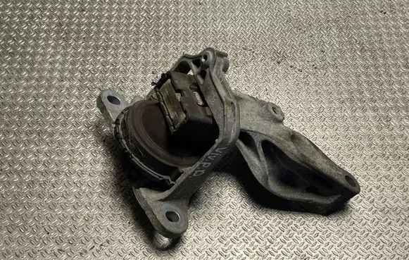 Opel Vivaro Engine mount bracket 112841371R