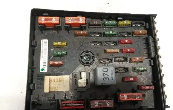 Volkswagen PASSAT B7 Fuse box set 3C0937125A 6359-2777