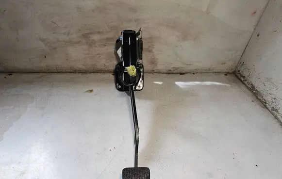 Mercedes-Benz Vito Viano W639 Brake pedal A6392901901