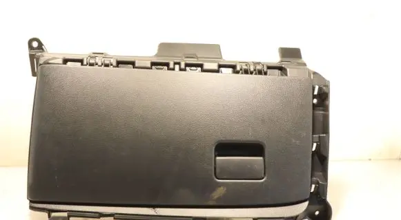 Toyota Yaris XP210 Glove box