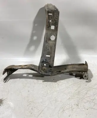 Audi A6 S6 C4 4A Radiator support slam panel bracket 