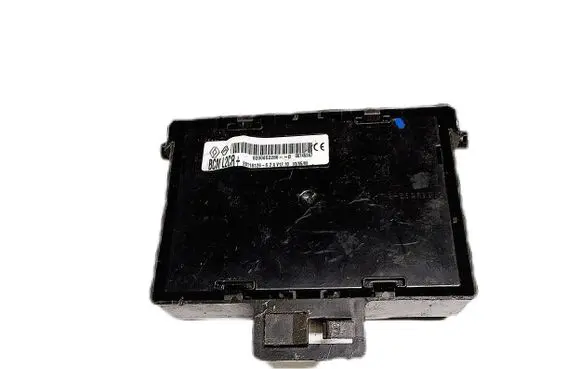 Renault Clio III Fuse module 8200652286--B