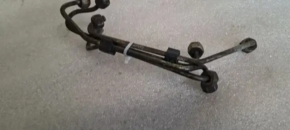 Volkswagen Golf IV Fuel injector supply line/pipe