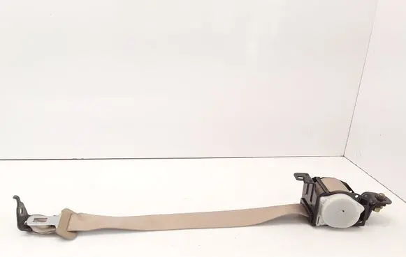 Middle seatbelt (rear)