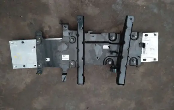 Peugeot 208 Engine mounting bracket 9851795780