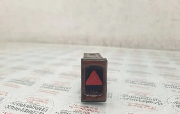 Volkswagen PASSAT B5 Hazard light switch 3B0953235B