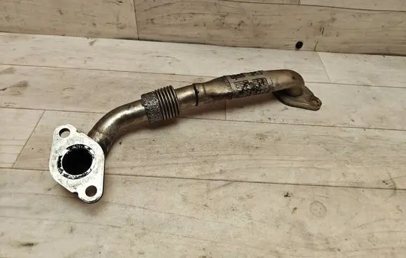 Volkswagen Touran I EGR valve line/pipe/hose 036131