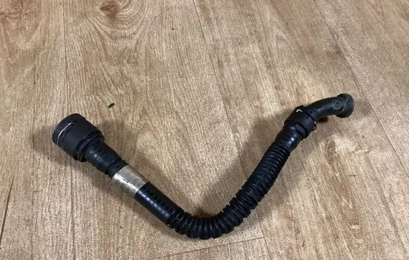 Engine coolant pipe/hose