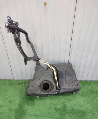 Volkswagen Polo V 6R Fuel tank 6R0201085B 6R0201085A