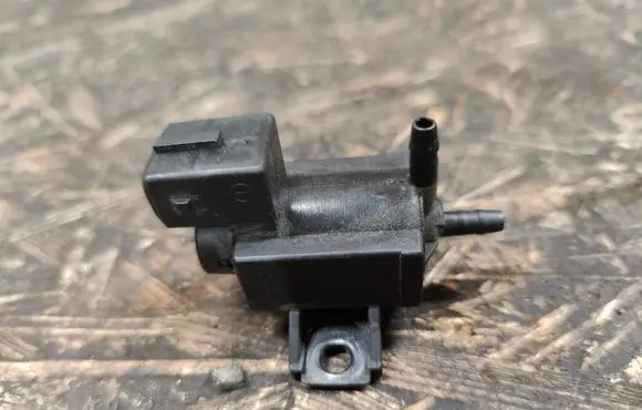 Maserati Coupe Turbo solenoid valve 72828601