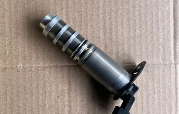 BMW 3 F30 F35 F31 Camshaft vanos timing valve 7585776 11367585776