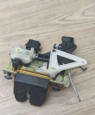 Tailgate/trunk/boot lock/catch/latch