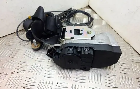 Mercedes-Benz S W221 Front seatbelt A2218603285