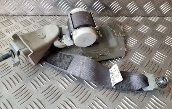 Chrysler Grand Voyager V Third row seat belt 