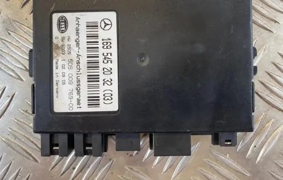 Mercedes-Benz C W203 Tow bar trailer control unit/module 1695452032 5DS00876900
