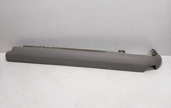 Volkswagen PASSAT B3 Other sill/pillar trim element 333867776A