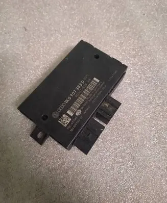 Volkswagen PASSAT B6 Tow bar trailer control unit/module 1K0907383B 1K0907383D 5DS00953023