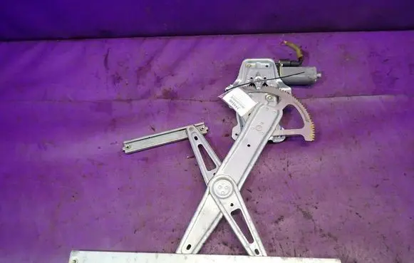 Toyota Yaris Verso Front door window regulator with motor 