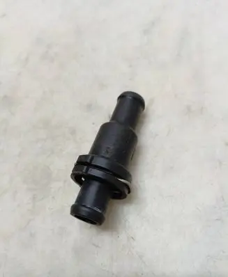 Engine coolant pipe/hose