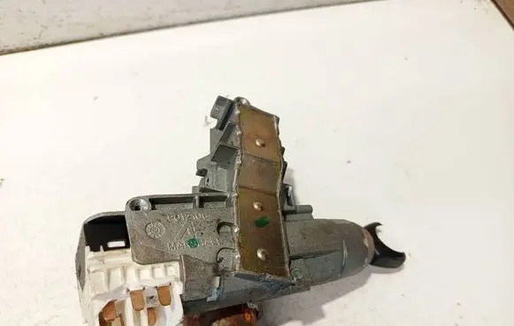 Volkswagen Sharan Ignition lock p012106