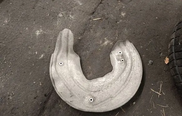 BMW X5 F15 Front brake disc dust cover plate