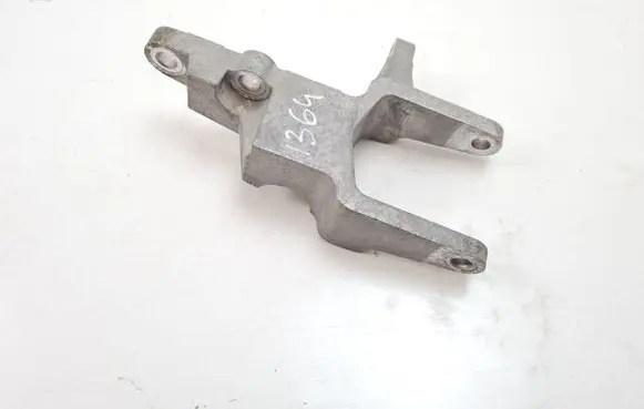 KIA Soul Engine mounting bracket