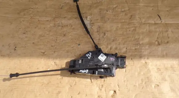 Citroen DS5 Rear door lock 9804271380