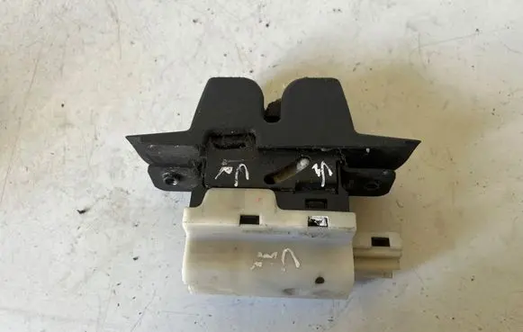 Renault Laguna II Tailgate/trunk/boot lock/catch/latch 8200000898B