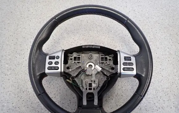 Nissan Note (E11) Steering wheel 