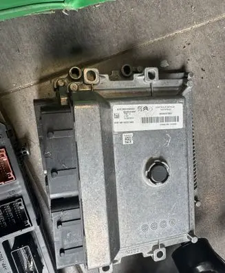 Peugeot 208 Engine control unit/module 9838397680 212623615 9815037580