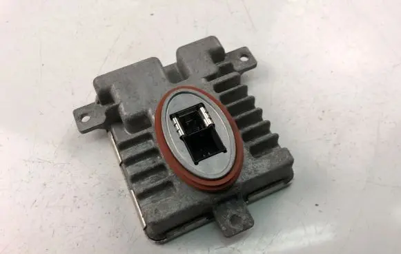 BMW 3 E90 E91 Xenon control unit/module 7237647