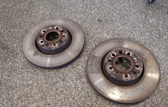 Volkswagen Golf VI Front brake disc