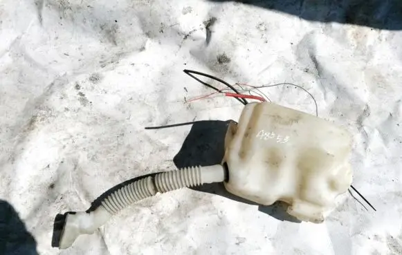 Renault Scenic I Windshield washer fluid reservoir/tank 8200104705
