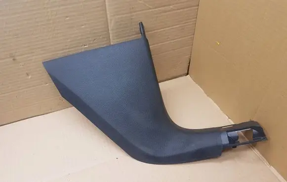 Foot area side trim