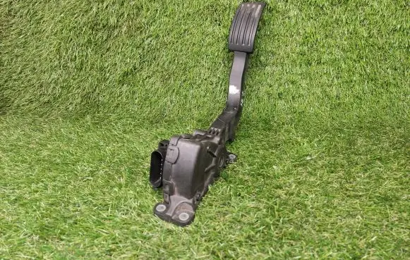 Ford Focus C-MAX Accelerator throttle pedal 3M519F836AF 6PV00864110