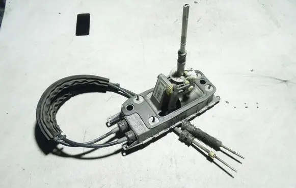 Volkswagen Scirocco Gear shifter/selector 1K0711049CM