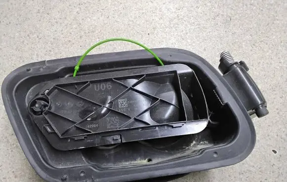 BMW 2 Active Tourer U06 Fuel tank cap lock 9447698