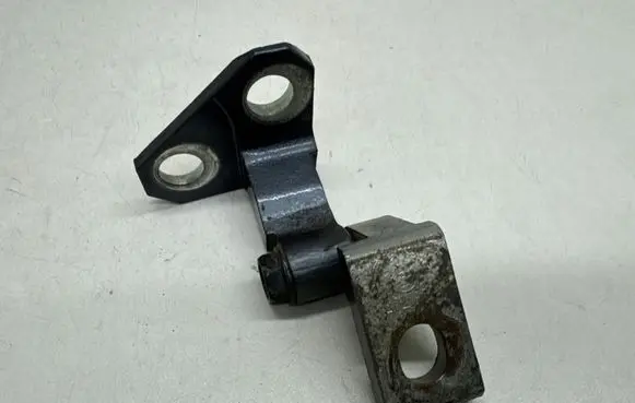 Volkswagen PASSAT B7 Rear door upper hinge 3C4833401D