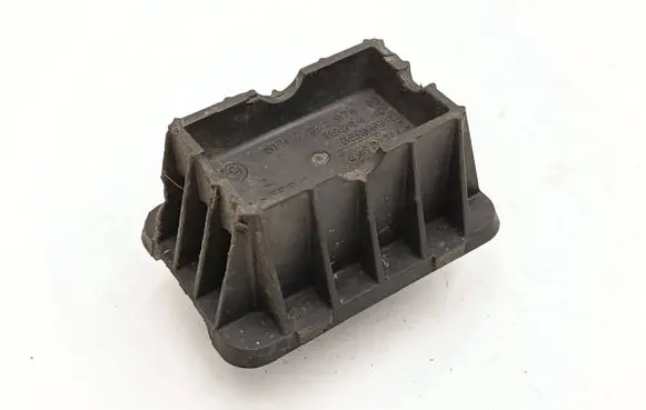 BMW 2 F46 Jacking socket point 7042974